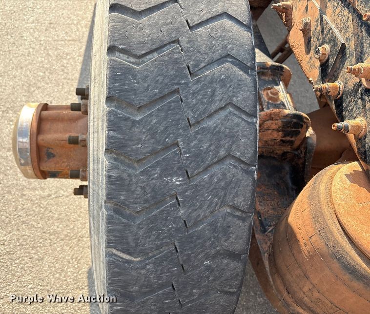 image for item EU4595 2018 Peterbilt 367 semi truck