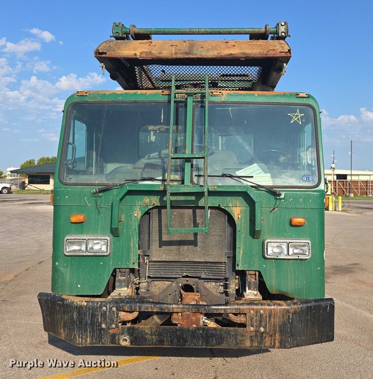 image for item EU4597 2012 Peterbilt 320 refuse truck