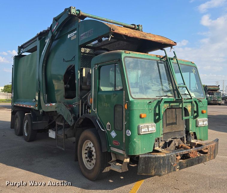 image for item EU4597 2012 Peterbilt 320 refuse truck