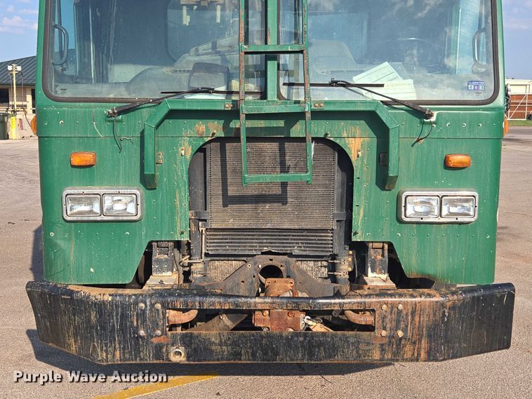 image for item EU4597 2012 Peterbilt 320 refuse truck