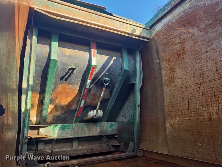 image for item EU4597 2012 Peterbilt 320 refuse truck