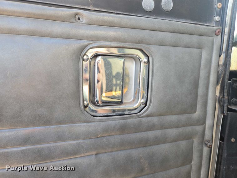 image for item EU4597 2012 Peterbilt 320 refuse truck