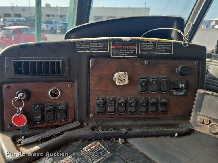 image for item EU4597 2012 Peterbilt 320 refuse truck