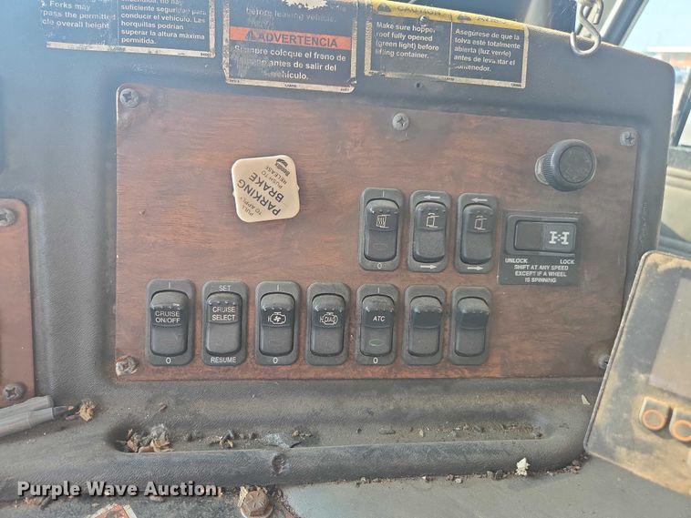 image for item EU4597 2012 Peterbilt 320 refuse truck