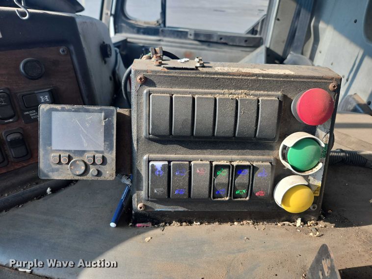 image for item EU4597 2012 Peterbilt 320 refuse truck