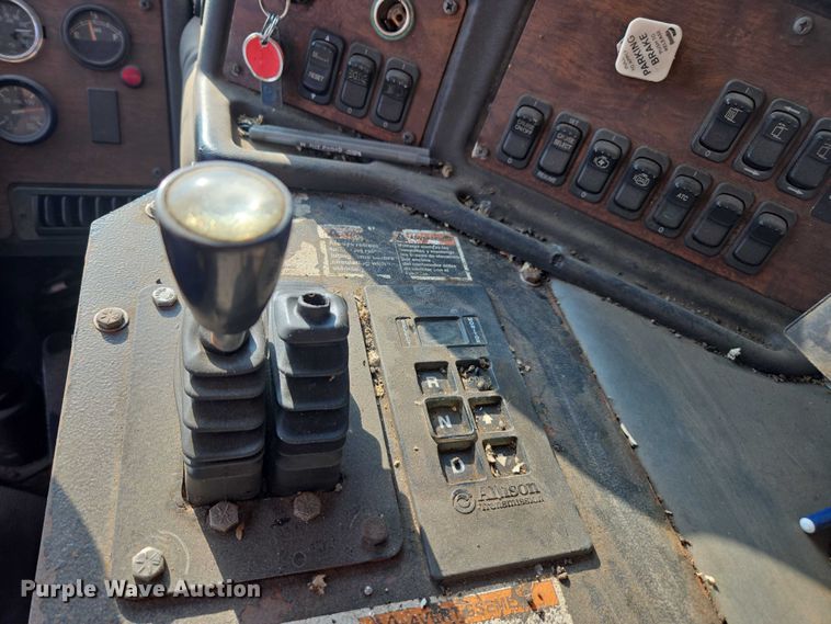 image for item EU4597 2012 Peterbilt 320 refuse truck