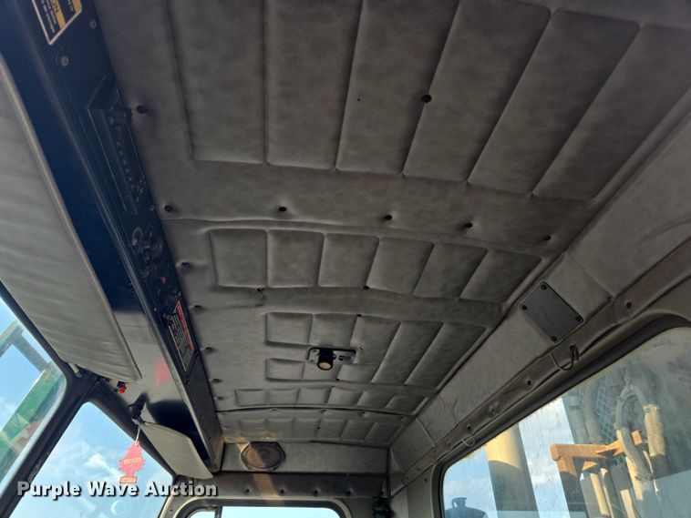 image for item EU4597 2012 Peterbilt 320 refuse truck