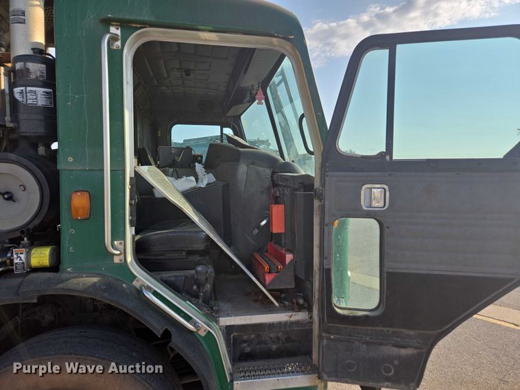 image for item EU4597 2012 Peterbilt 320 refuse truck