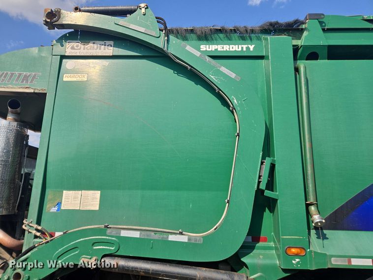 image for item EU4599 2016 Peterbilt 320 refuse truck