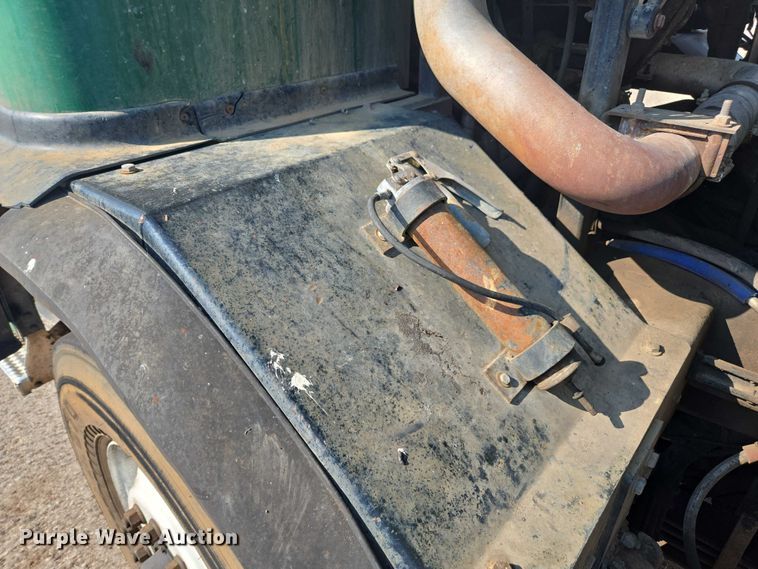 image for item EU4599 2016 Peterbilt 320 refuse truck