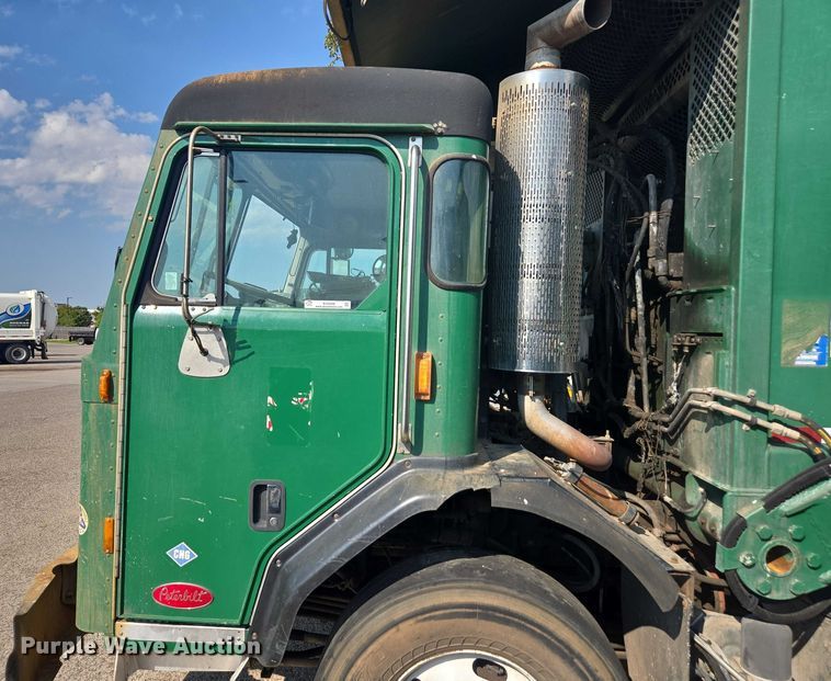 image for item EU4599 2016 Peterbilt 320 refuse truck