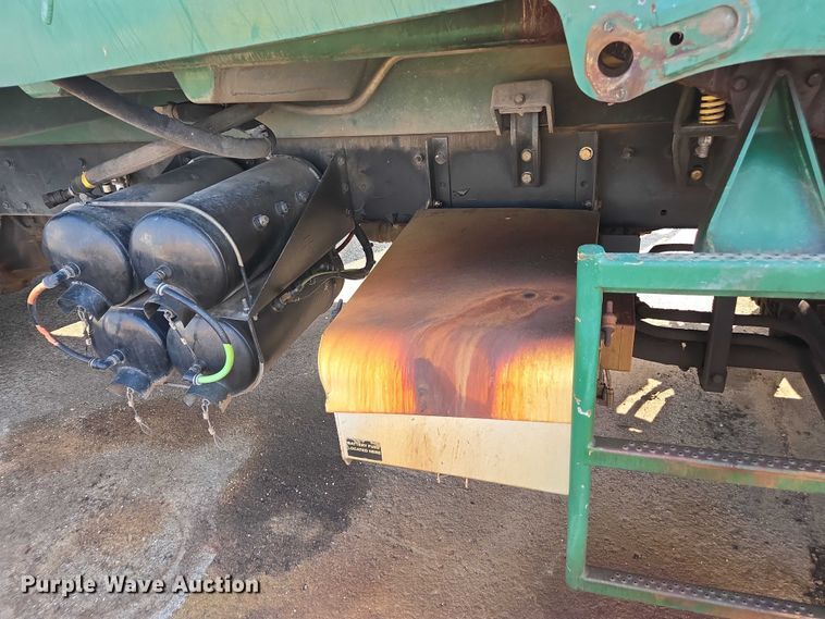 image for item EU4599 2016 Peterbilt 320 refuse truck