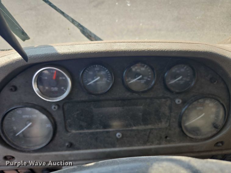 image for item EU4599 2016 Peterbilt 320 refuse truck