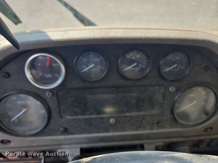 image for item EU4599 2016 Peterbilt 320 refuse truck