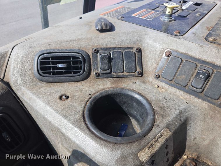 image for item EU4599 2016 Peterbilt 320 refuse truck