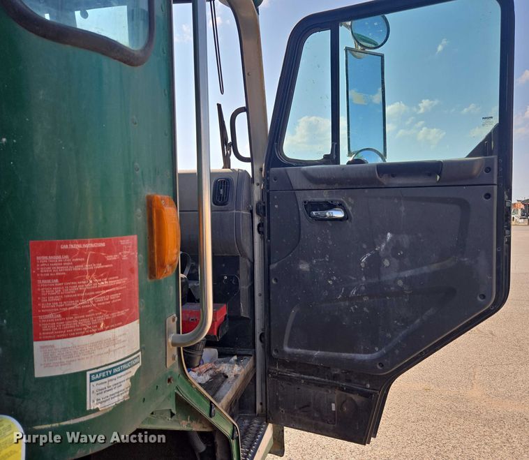 image for item EU4599 2016 Peterbilt 320 refuse truck