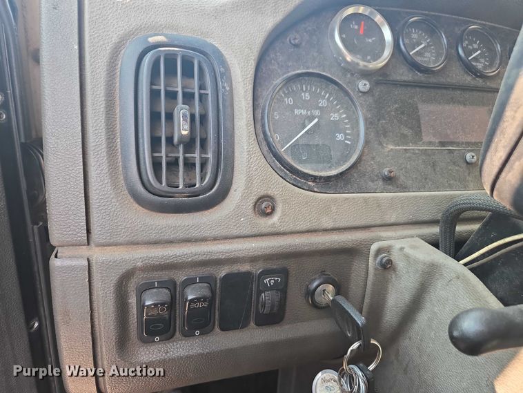 image for item EU4599 2016 Peterbilt 320 refuse truck