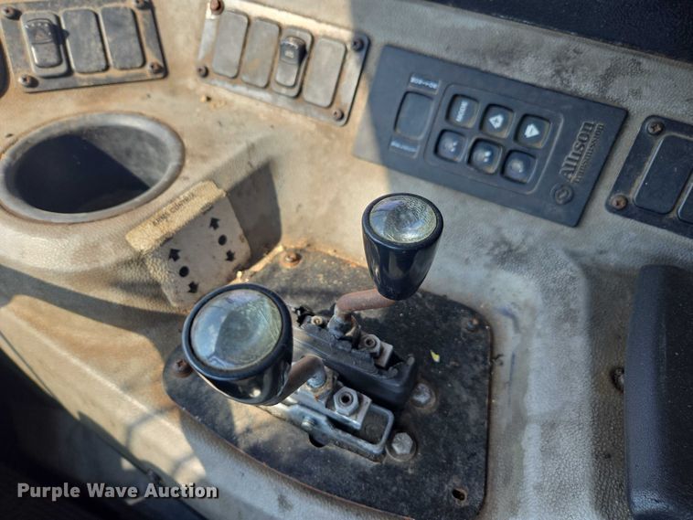 image for item EU4599 2016 Peterbilt 320 refuse truck