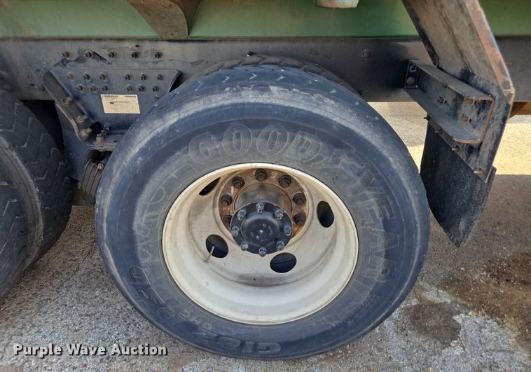 image for item EU4599 2016 Peterbilt 320 refuse truck