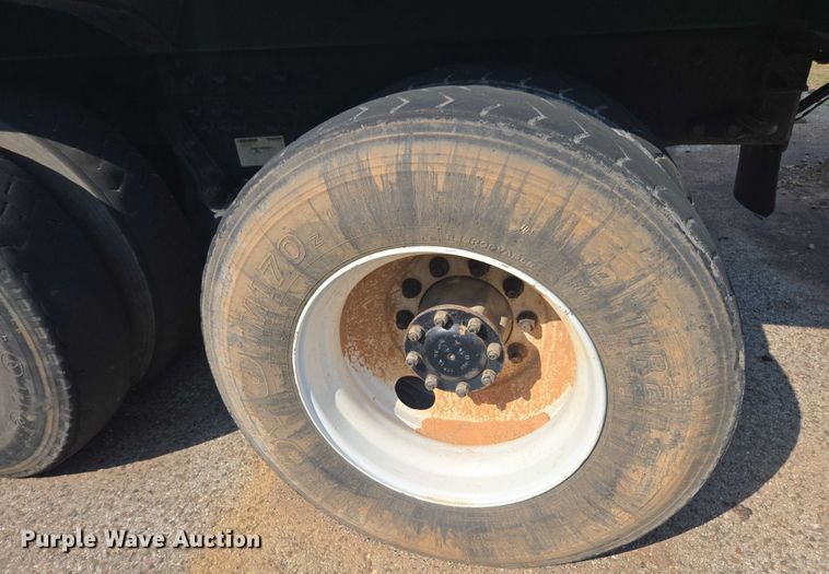 image for item EU4599 2016 Peterbilt 320 refuse truck