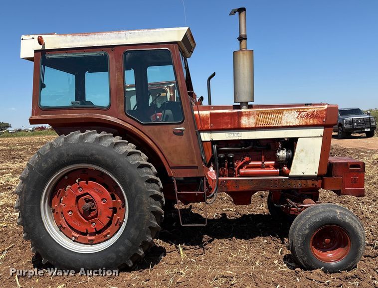 image for item EU4622 1975 International Harvester F1066 tractor