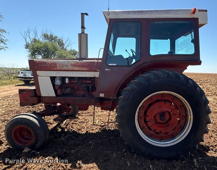 image for item EU4622 1975 International Harvester F1066 tractor