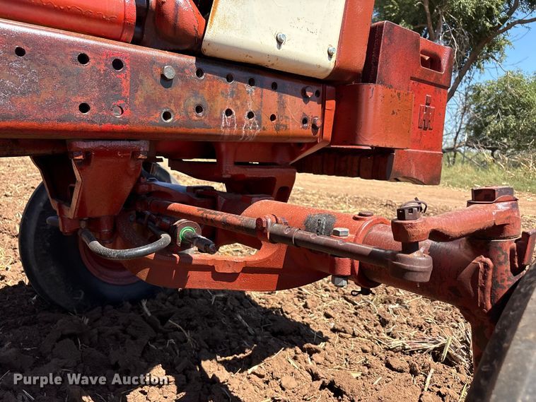 image for item EU4622 1975 International Harvester F1066 tractor