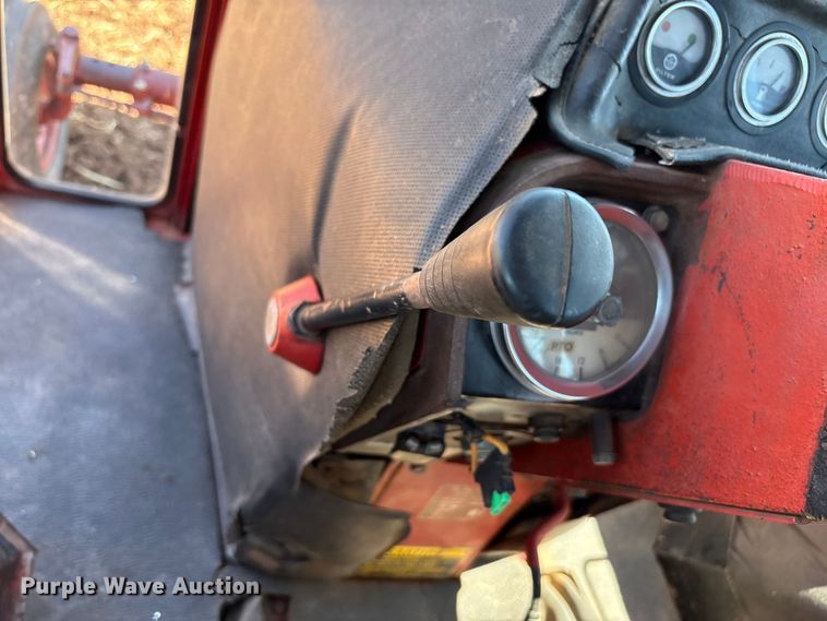 image for item EU4622 1975 International Harvester F1066 tractor