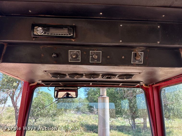 image for item EU4622 1975 International Harvester F1066 tractor