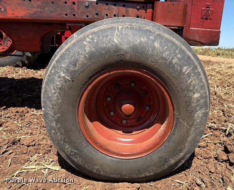 image for item EU4622 1975 International Harvester F1066 tractor