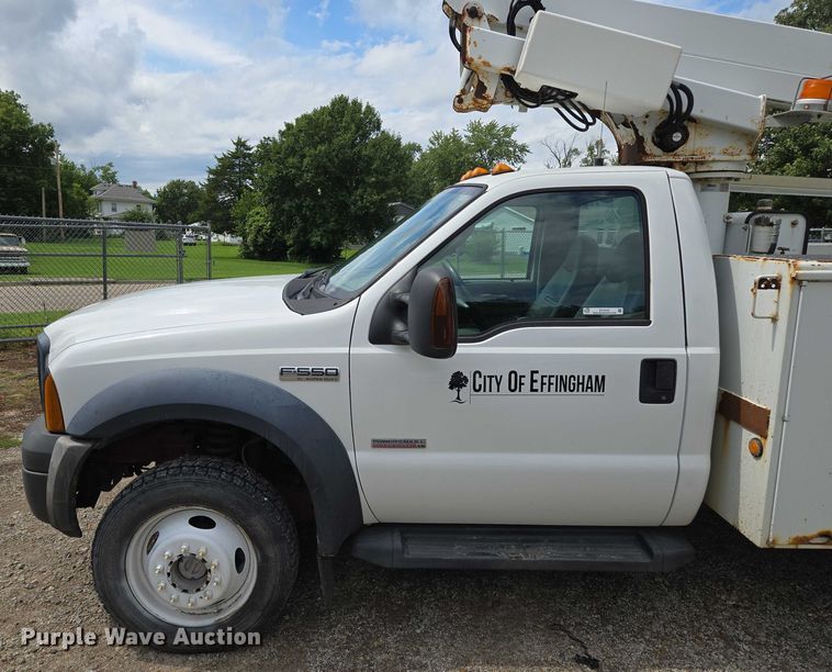 image for item EV1510 2007 Ford F550 bucket truck