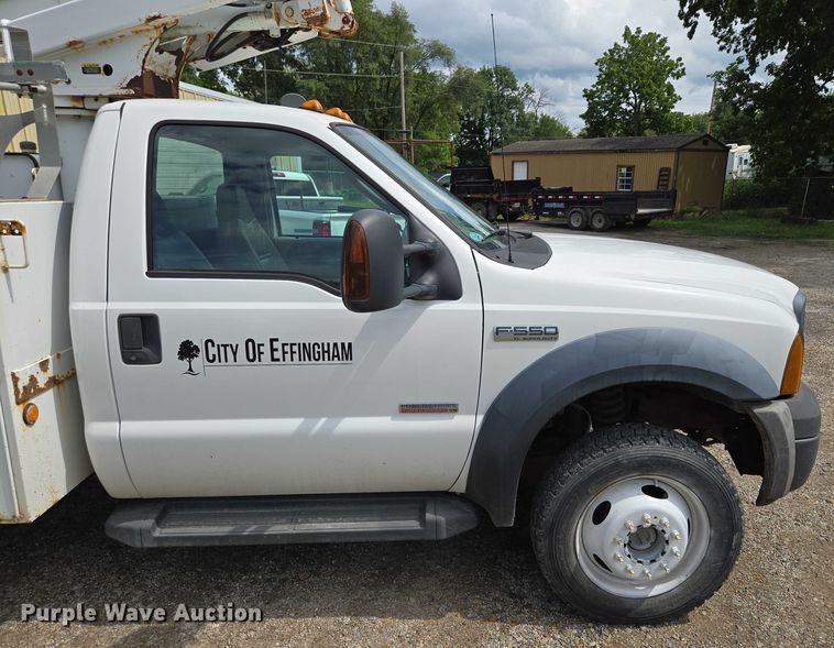 image for item EV1510 2007 Ford F550 bucket truck