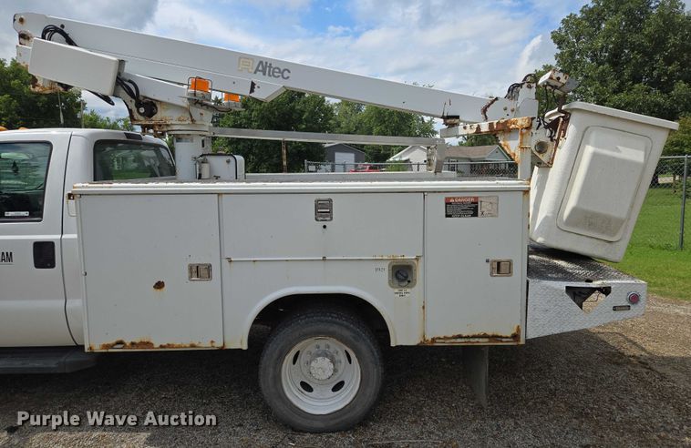 image for item EV1510 2007 Ford F550 bucket truck