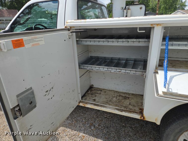 image for item EV1510 2007 Ford F550 bucket truck