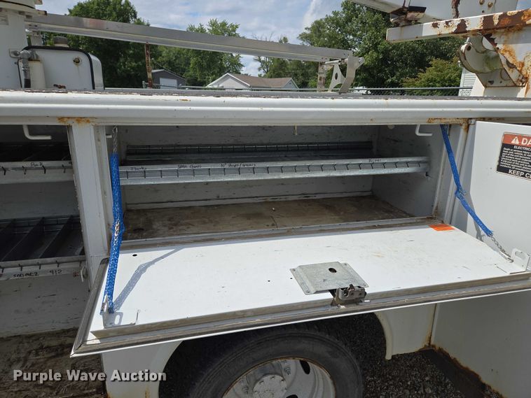 image for item EV1510 2007 Ford F550 bucket truck