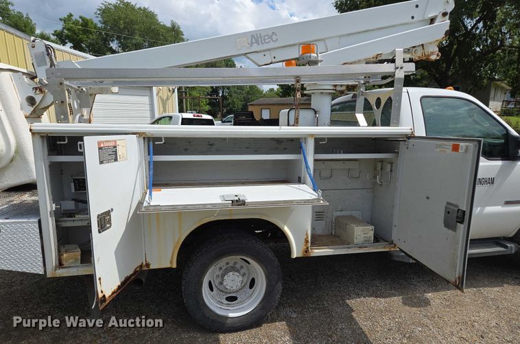 image for item EV1510 2007 Ford F550 bucket truck