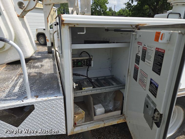 image for item EV1510 2007 Ford F550 bucket truck