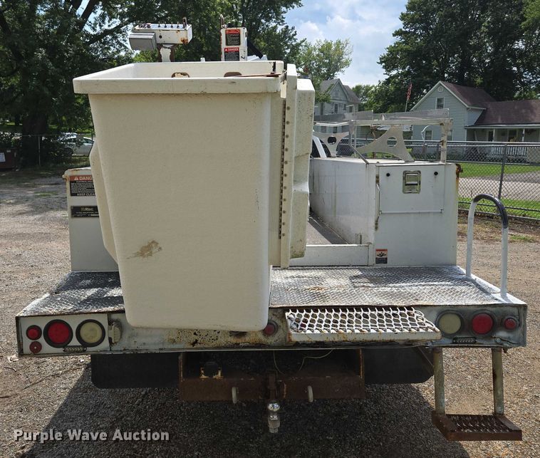 image for item EV1510 2007 Ford F550 bucket truck