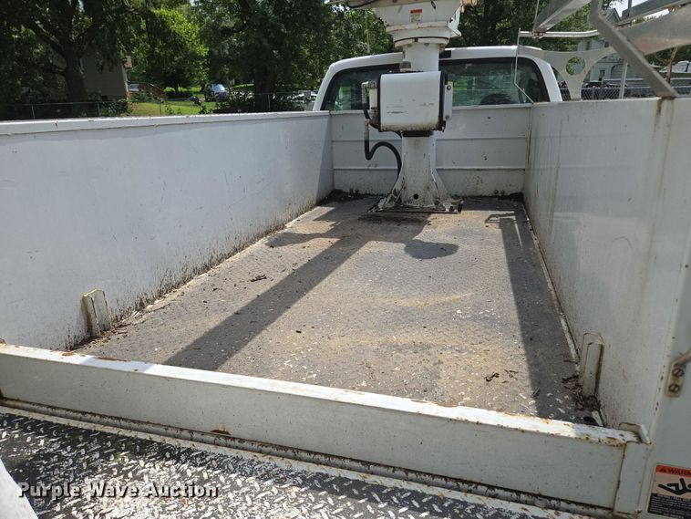 image for item EV1510 2007 Ford F550 bucket truck