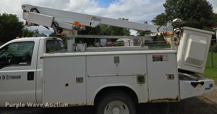 image for item EV1510 2007 Ford F550 bucket truck
