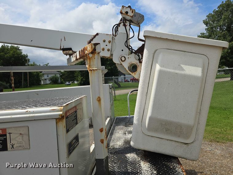 image for item EV1510 2007 Ford F550 bucket truck