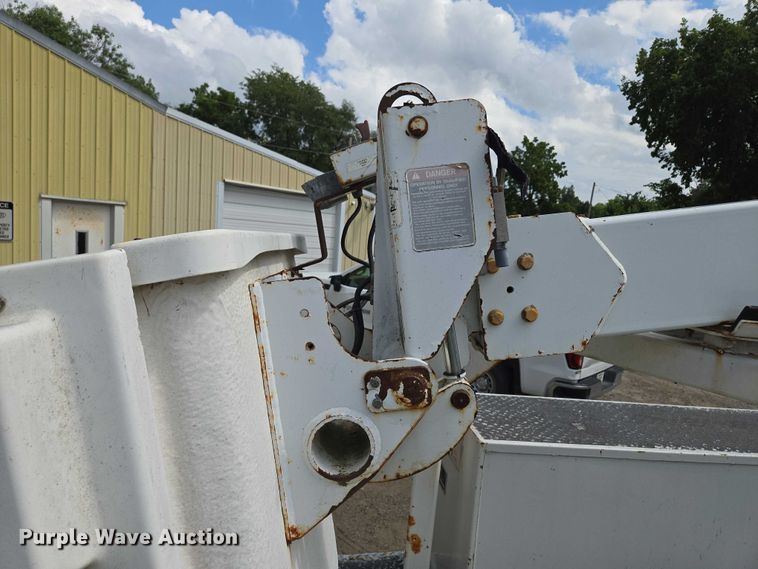 image for item EV1510 2007 Ford F550 bucket truck