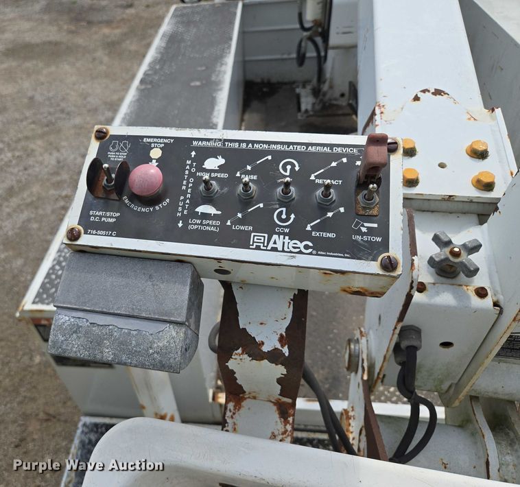 image for item EV1510 2007 Ford F550 bucket truck