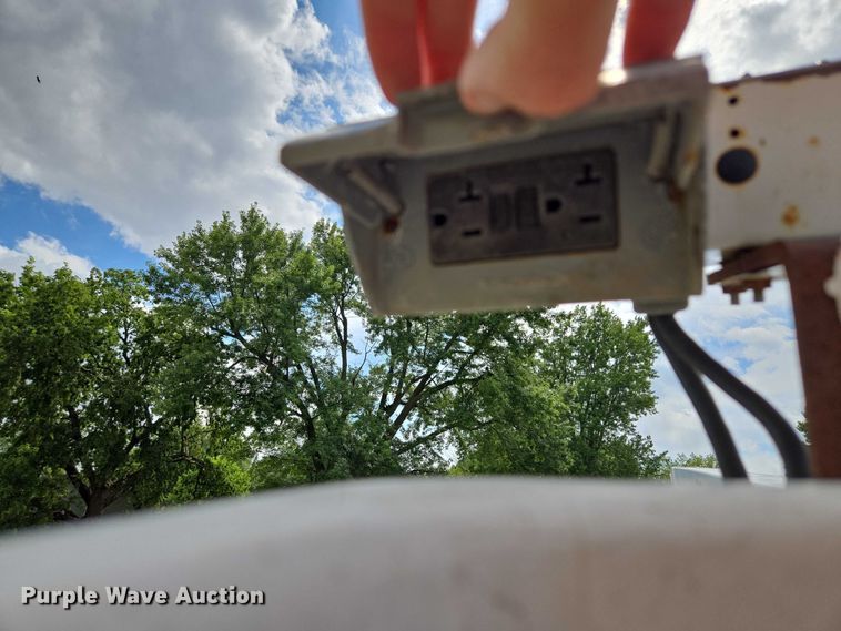 image for item EV1510 2007 Ford F550 bucket truck