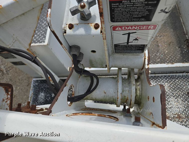 image for item EV1510 2007 Ford F550 bucket truck