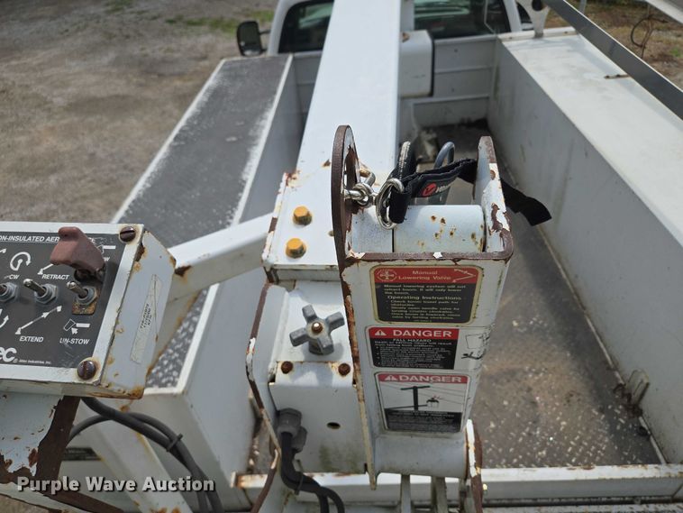 image for item EV1510 2007 Ford F550 bucket truck