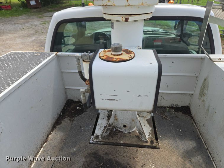 image for item EV1510 2007 Ford F550 bucket truck
