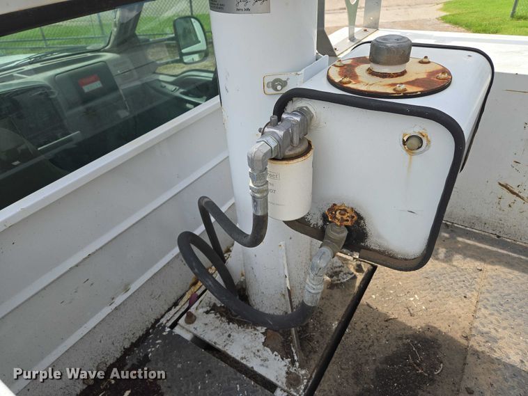 image for item EV1510 2007 Ford F550 bucket truck