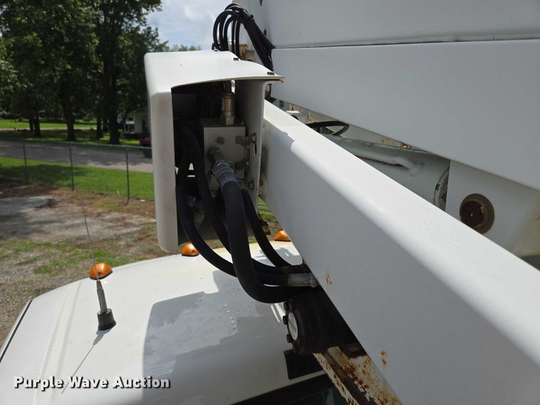 image for item EV1510 2007 Ford F550 bucket truck