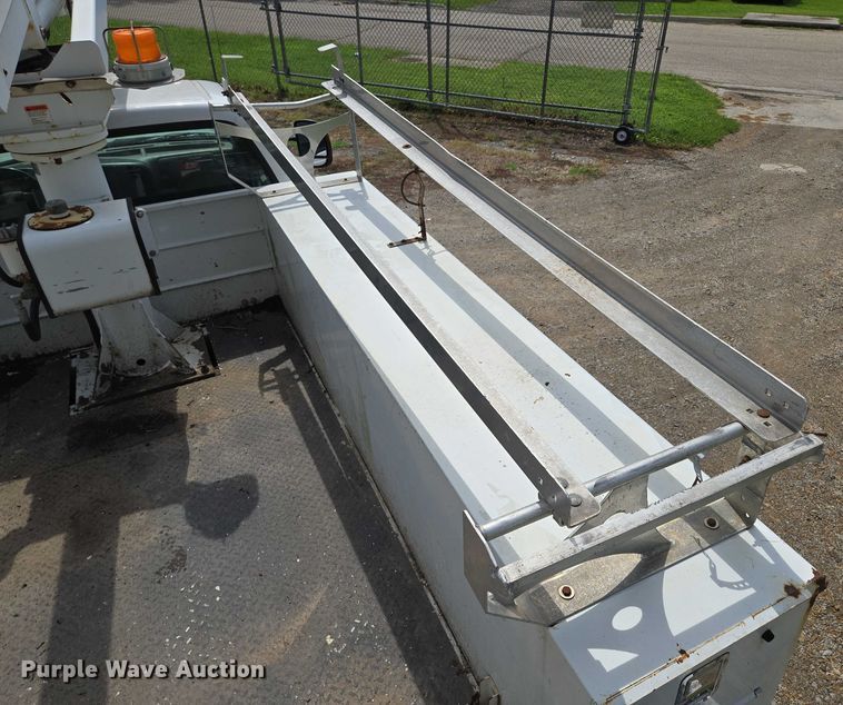 image for item EV1510 2007 Ford F550 bucket truck